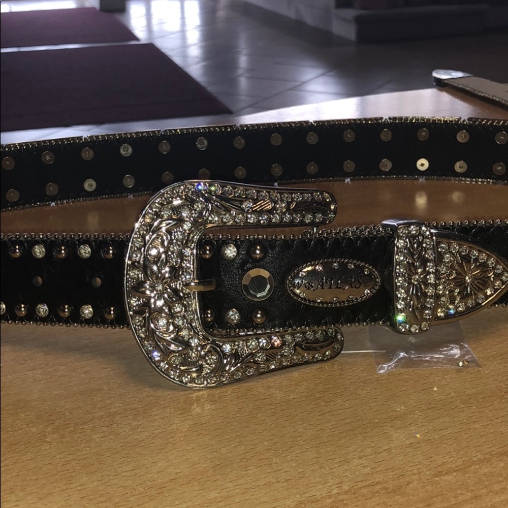 Stunning belt with big belt buckle!